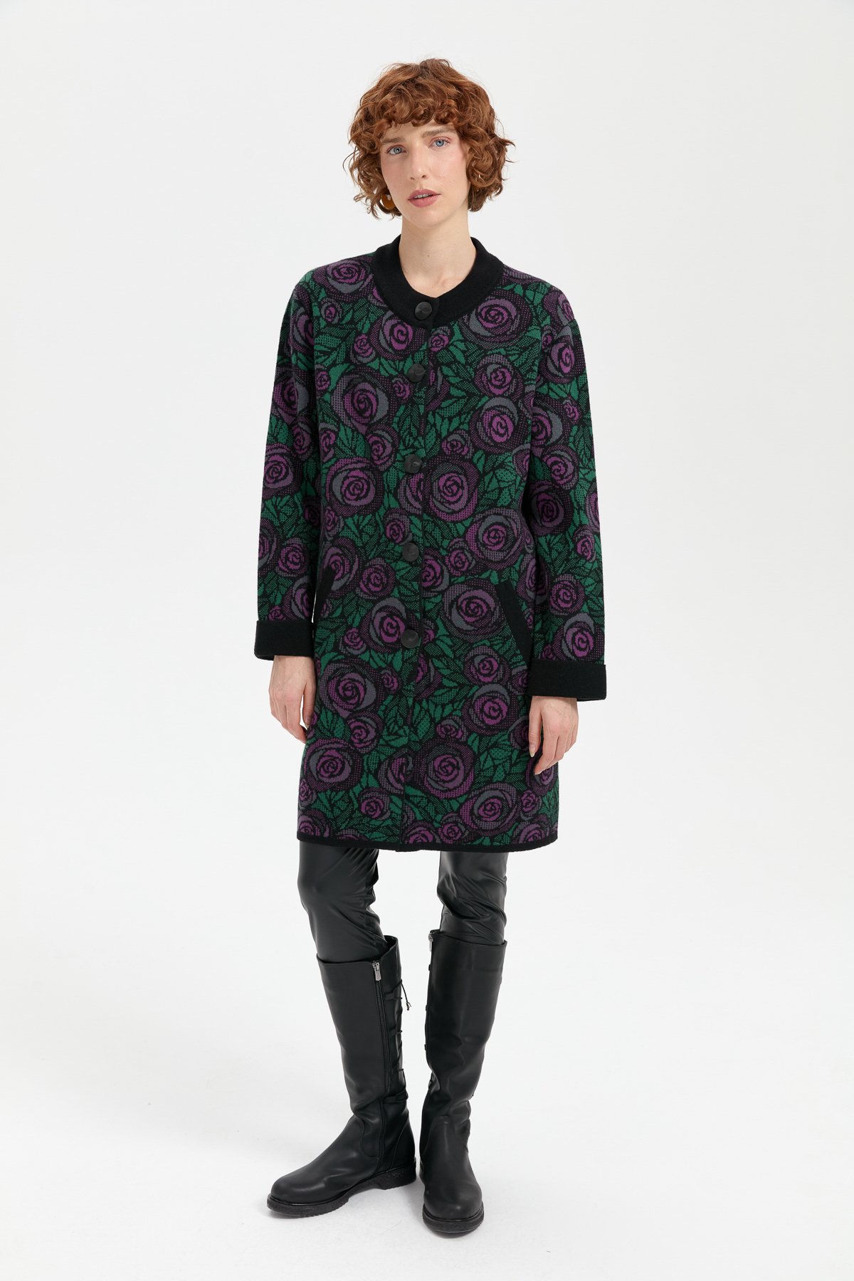 24048Kadın Dik Yaka Gül Desenli Uzun Yün Kaban Siyah_A.mor