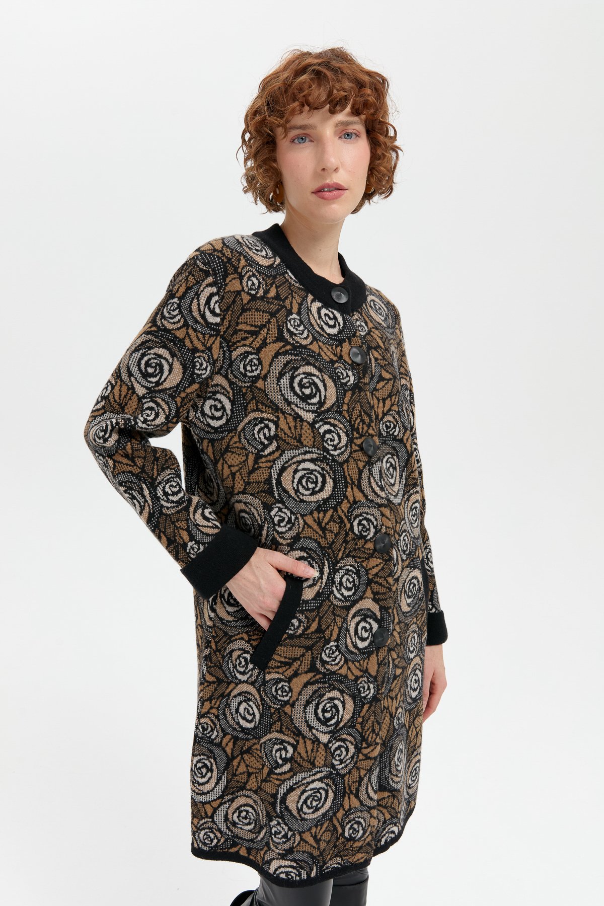 24048Kadın Dik Yaka Gül Desenli Uzun Yün Kaban Siyah_V.camel