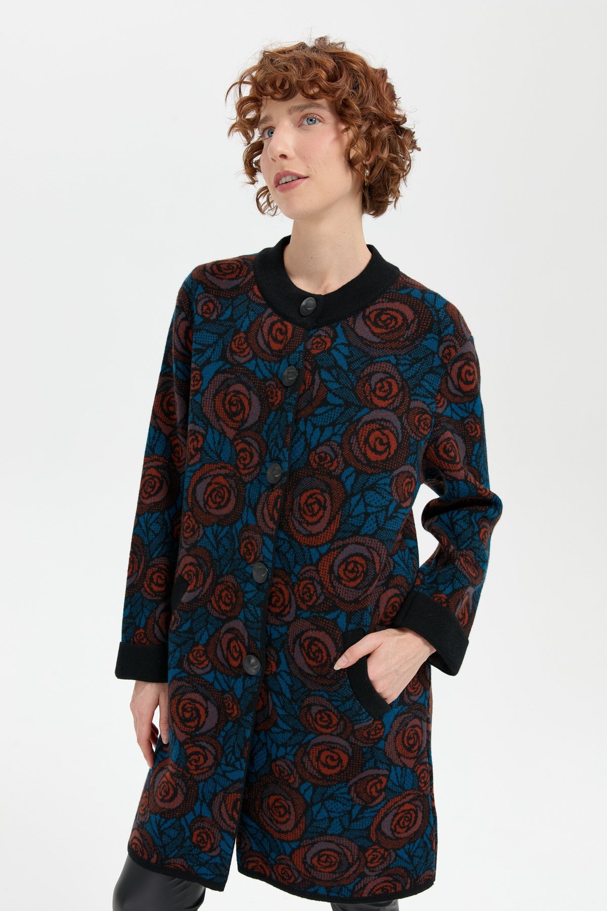 24048Kadın Dik Yaka Gül Desenli Uzun Yün Kaban Siyah_K.petrol