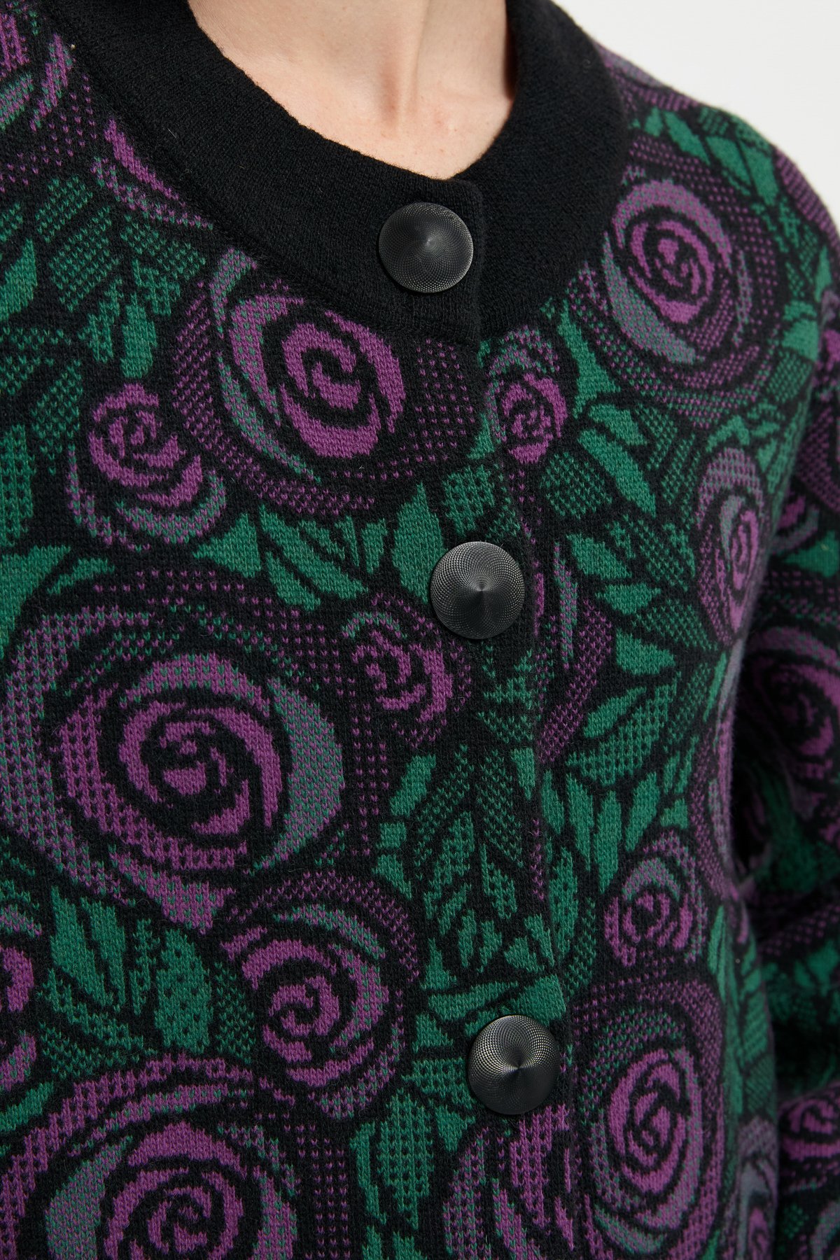 24048Kadın Dik Yaka Gül Desenli Uzun Yün Kaban Siyah_A.mor