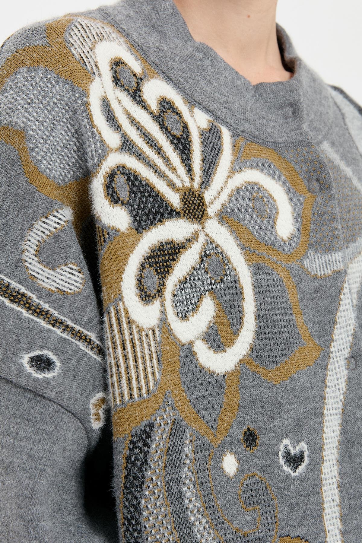 24063Kadın Dik Yaka Karışık Büyük Çiçekli Panço Füme_Siyah Sim