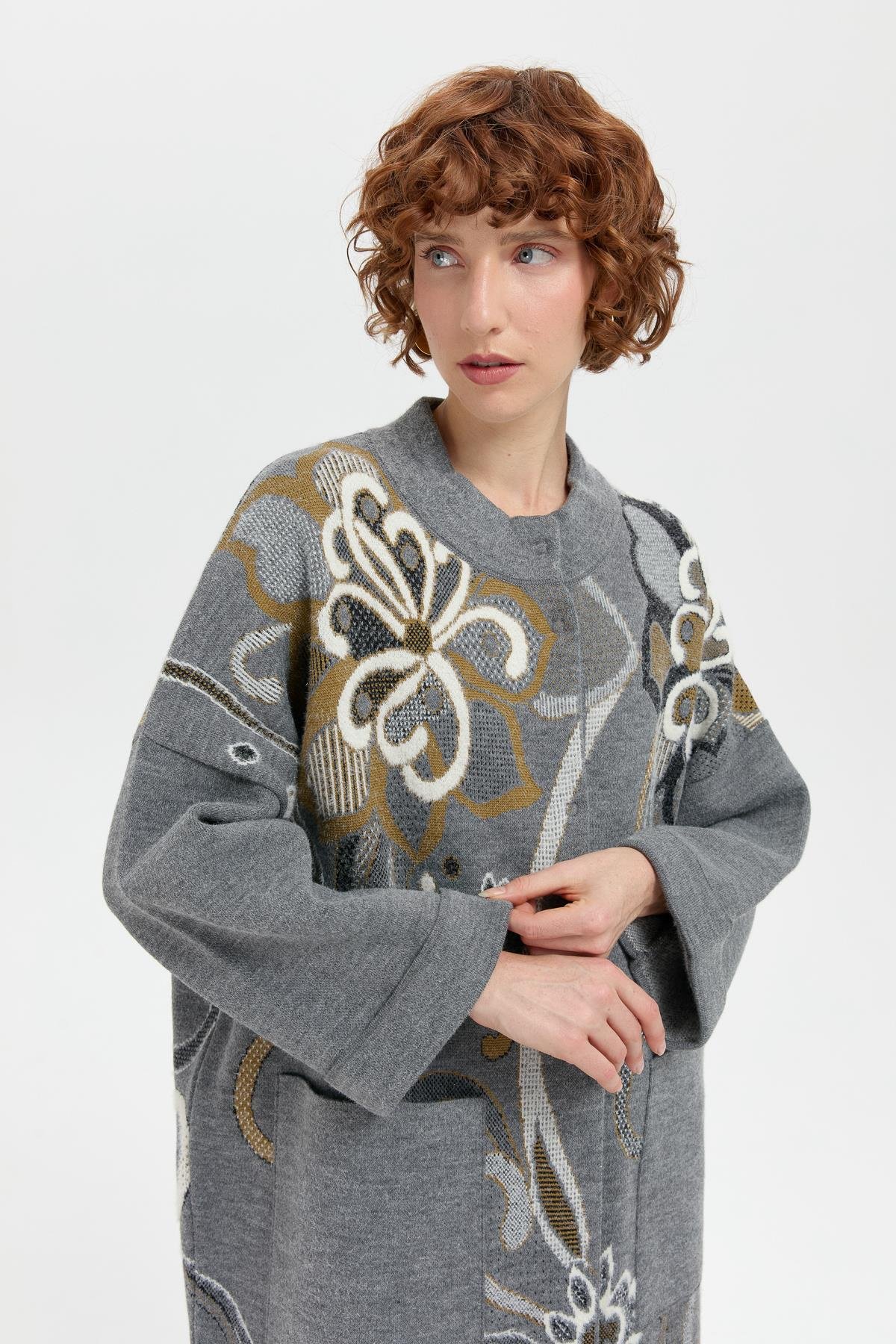 24063Kadın Dik Yaka Karışık Büyük Çiçekli Panço Füme_Siyah Sim