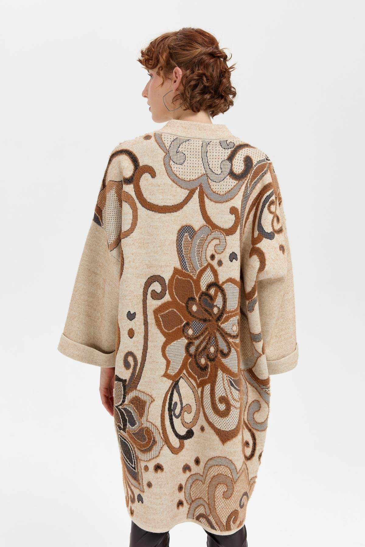 24063Kadın Dik Yaka Karışık Büyük Çiçekli Panço T.Melanj_Siyah Sim