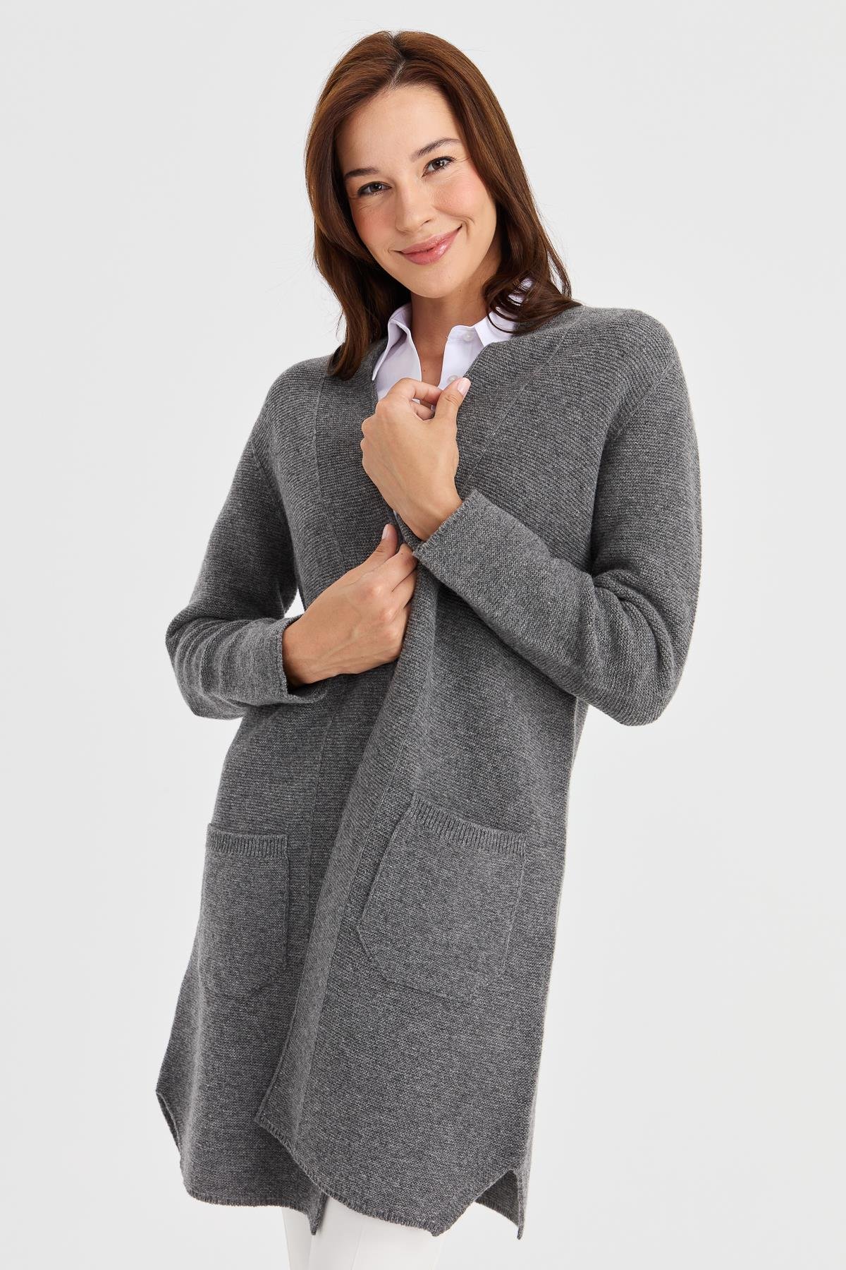 23151Kadın Dik Yaka Kendinden Bantlı Uzun Yün Kaban Füme