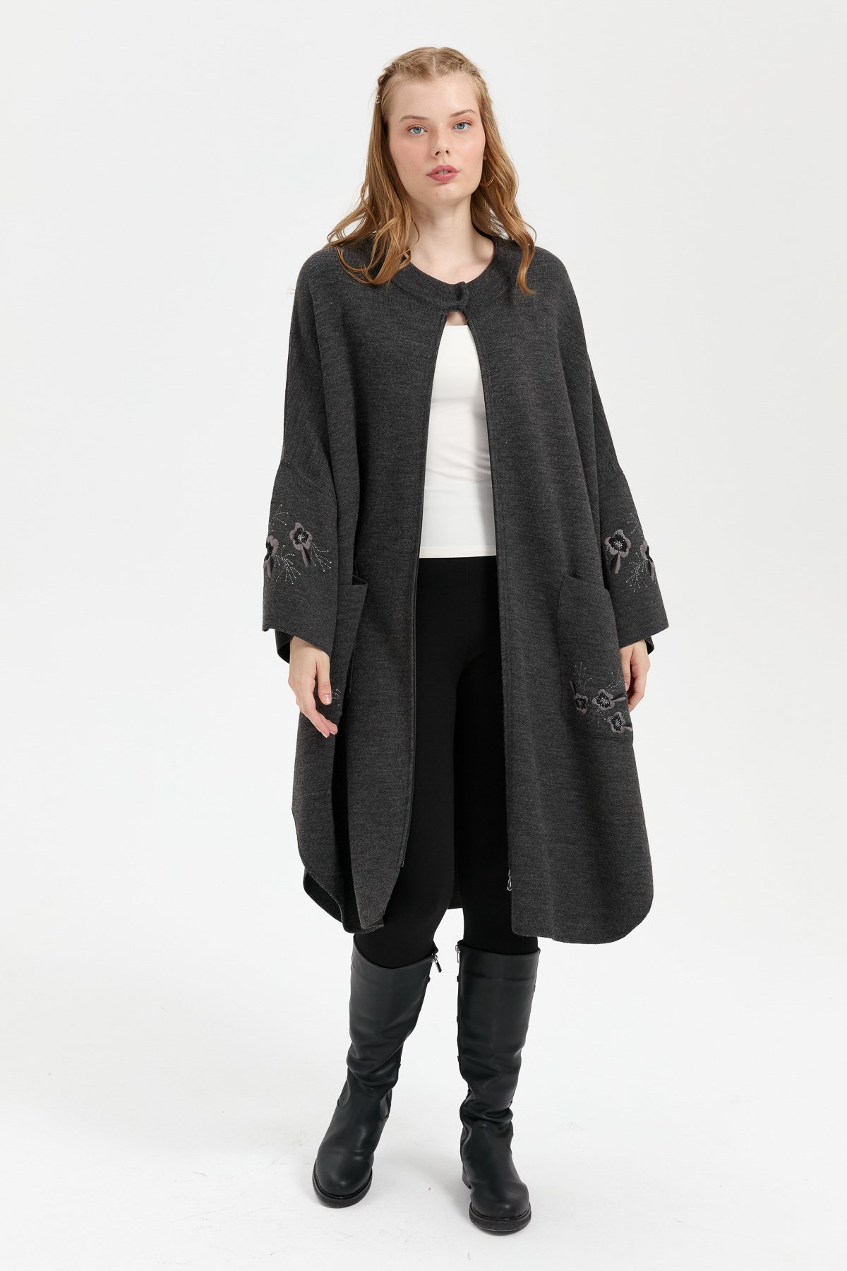 24057Kadın Dik Yaka Kolu ve Cebi İşlemeli Panço K.Füme