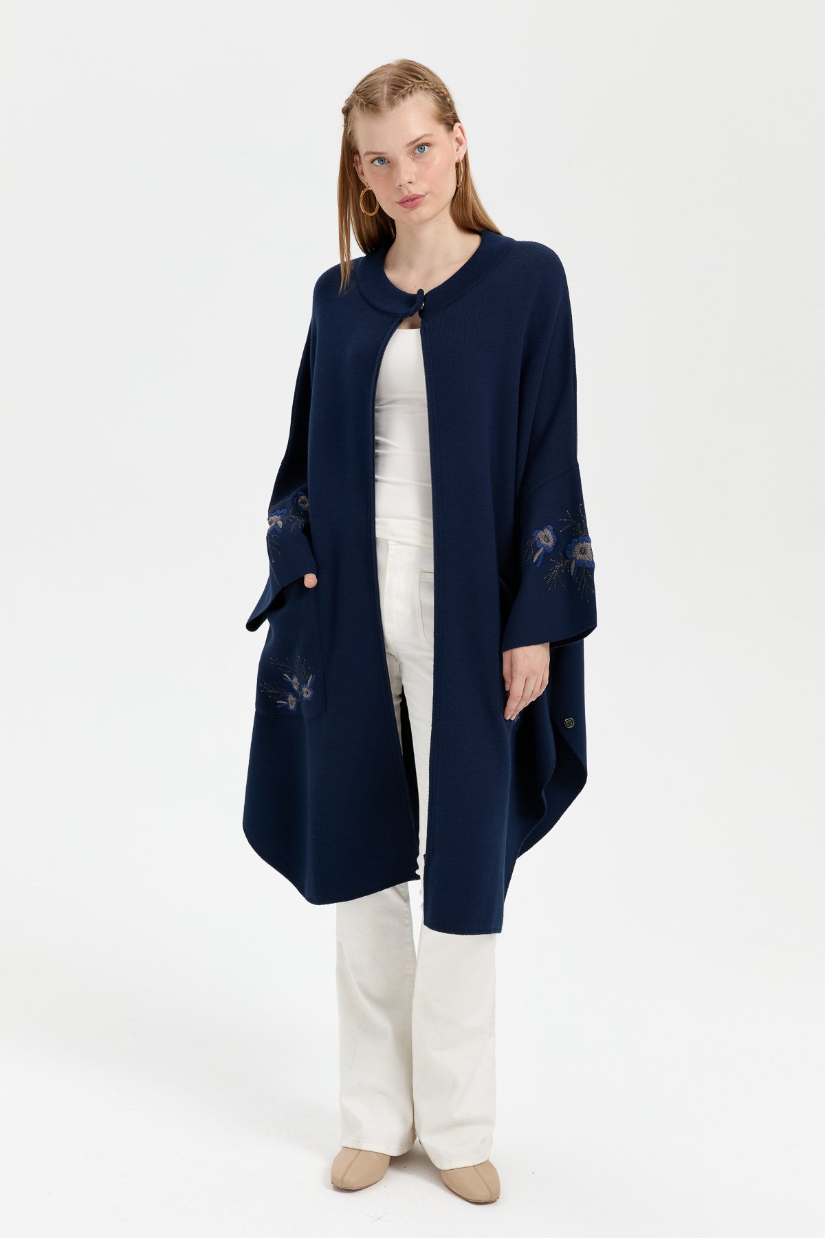 24057Kadın Dik Yaka Kolu ve Cebi İşlemeli Panço Lacivert