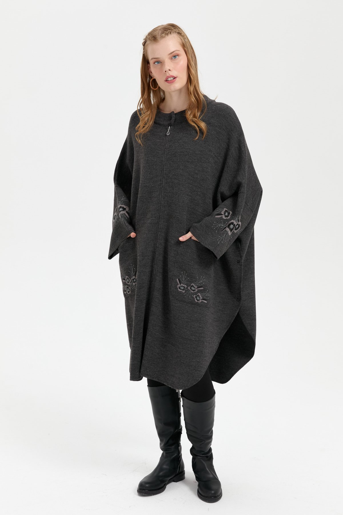 24057Kadın Dik Yaka Kolu ve Cebi İşlemeli Panço K.Füme