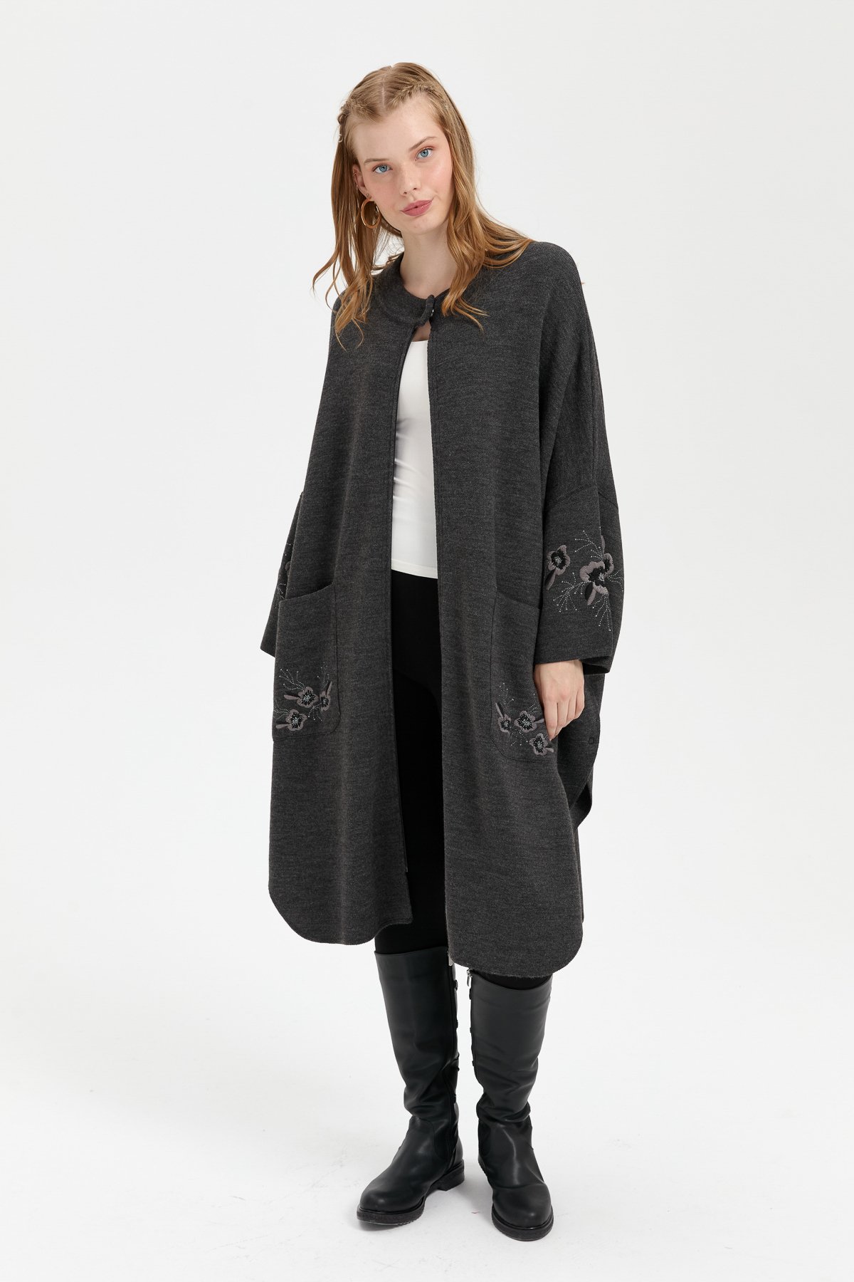 24057Kadın Dik Yaka Kolu ve Cebi İşlemeli Panço K.Füme