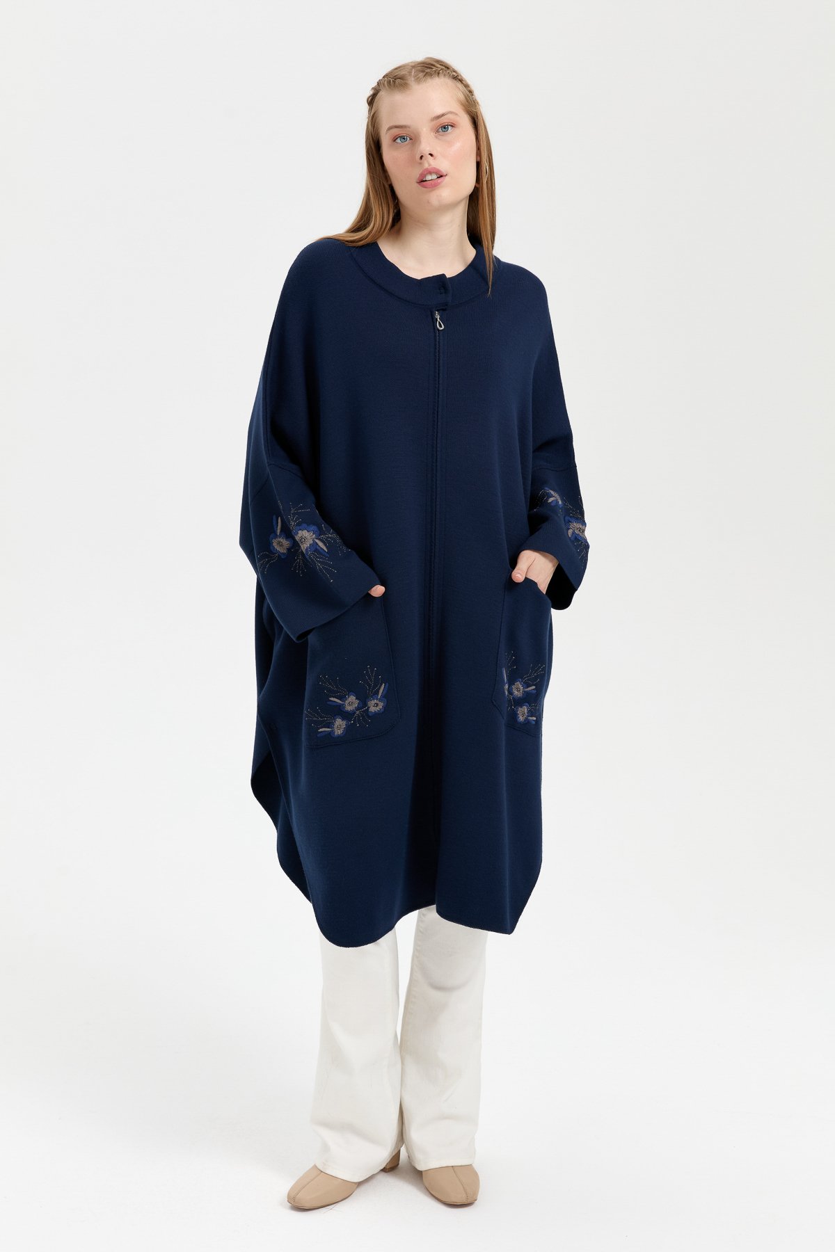 24057Kadın Dik Yaka Kolu ve Cebi İşlemeli Panço Lacivert