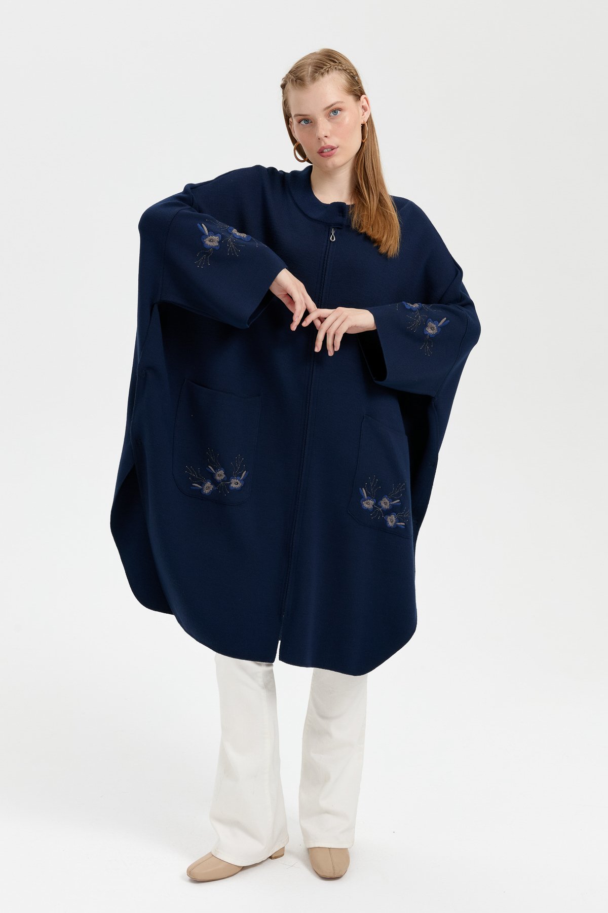 24057Kadın Dik Yaka Kolu ve Cebi İşlemeli Panço Lacivert