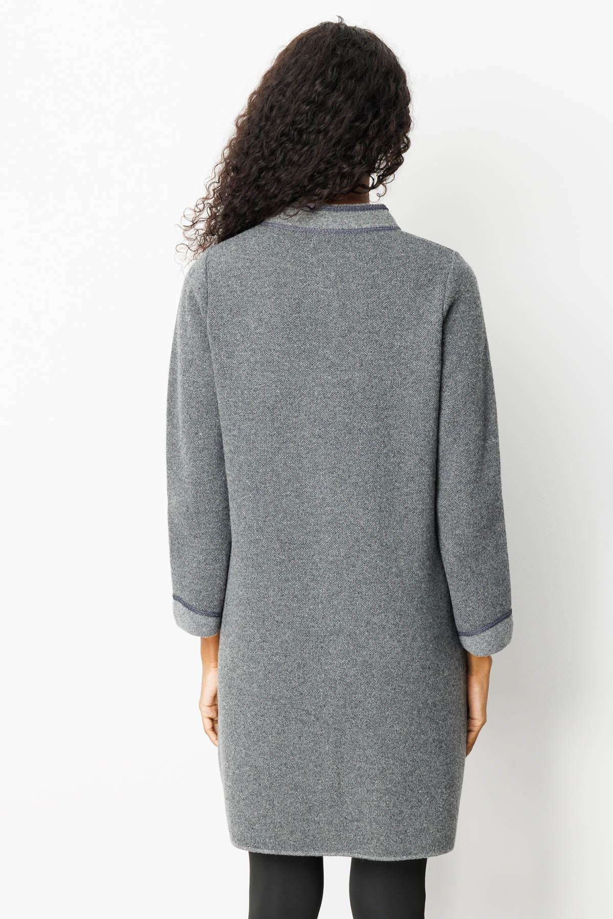 25034Kadın Dik Yaka Kolu ve Cebi Nakış İşlemeli Uzun Yün Kaban Füme