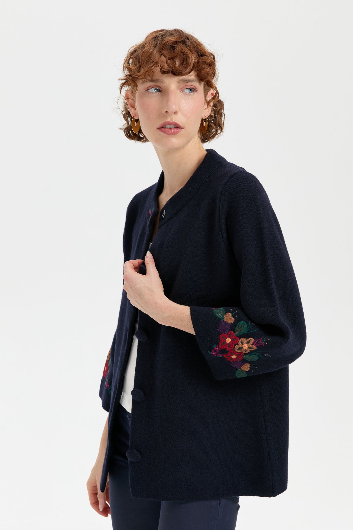 24011Kadın Dik Yaka Kolu ve Yakası İşlemeli Kısa Yün Ceket K.Lacivert