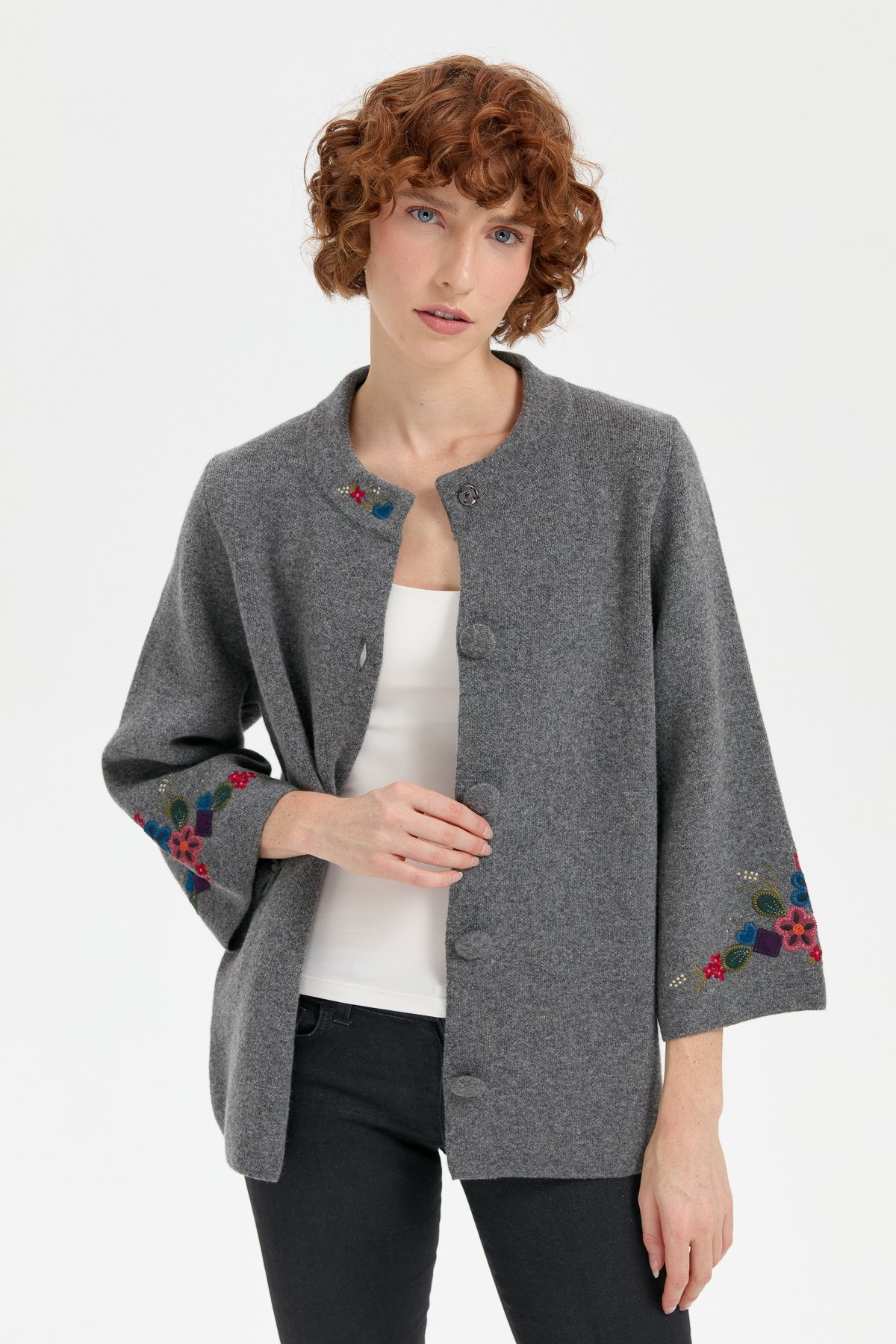 24011Kadın Dik Yaka Kolu ve Yakası İşlemeli Kısa Yün Ceket Füme