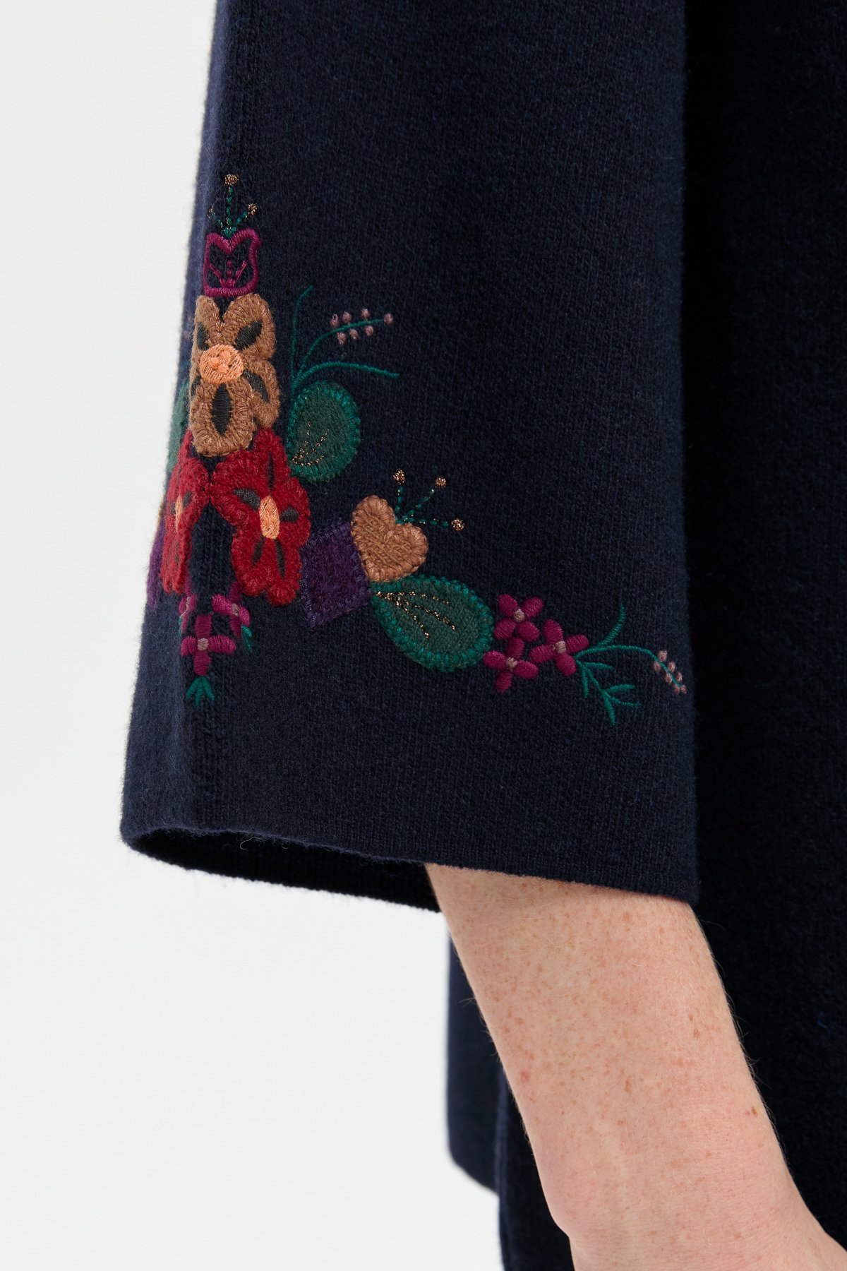 24011Kadın Dik Yaka Kolu ve Yakası İşlemeli Kısa Yün Ceket K.Lacivert