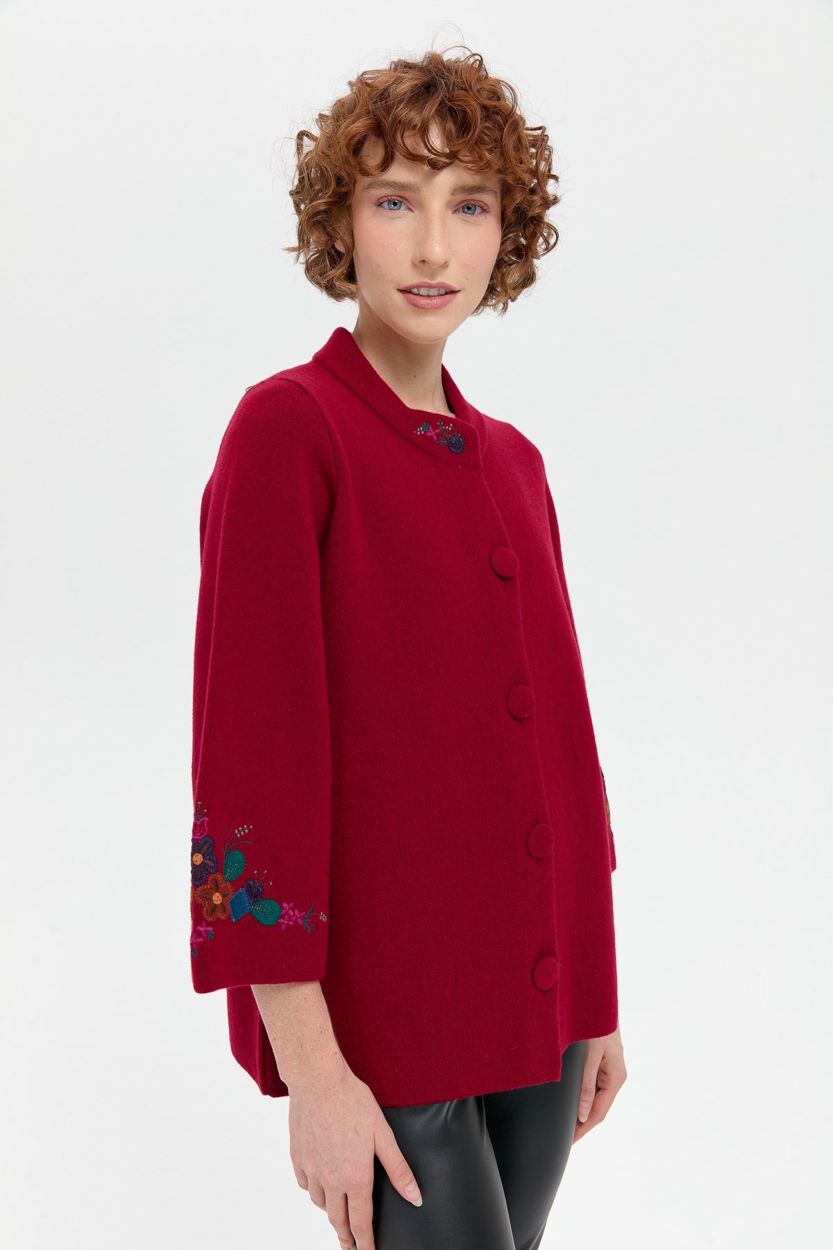 24011Kadın Dik Yaka Kolu ve Yakası İşlemeli Kısa Yün Ceket V.Çürüğü