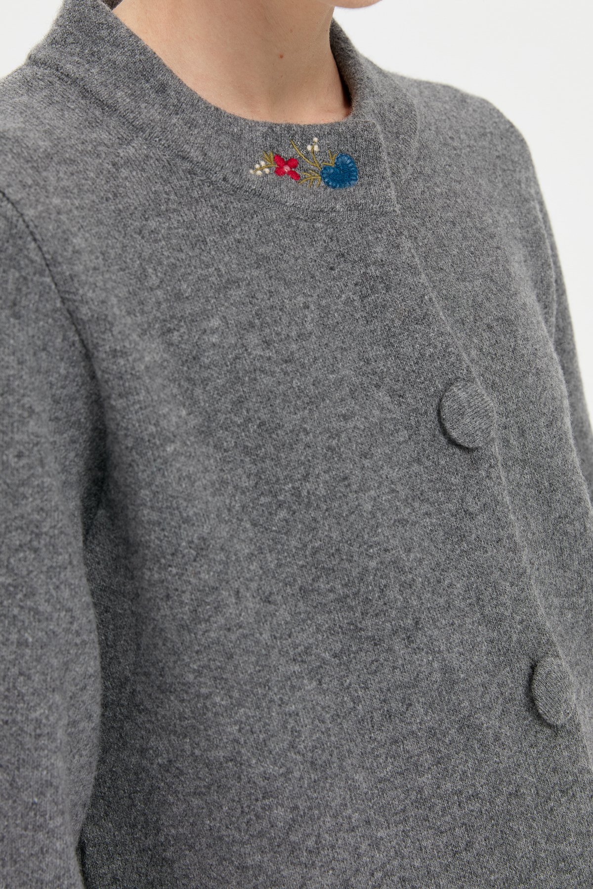 24011Kadın Dik Yaka Kolu ve Yakası İşlemeli Kısa Yün Ceket Füme