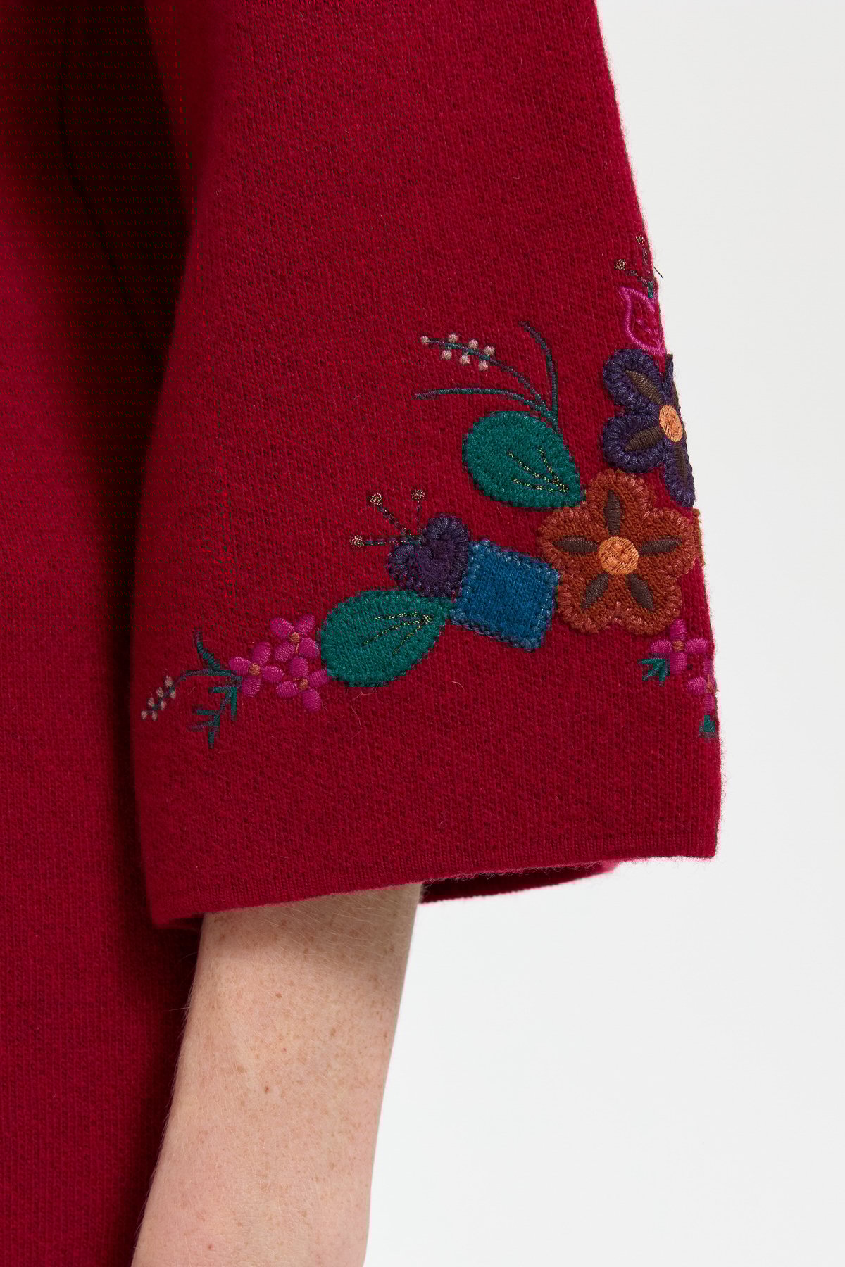 24011Kadın Dik Yaka Kolu ve Yakası İşlemeli Kısa Yün Ceket V.Çürüğü