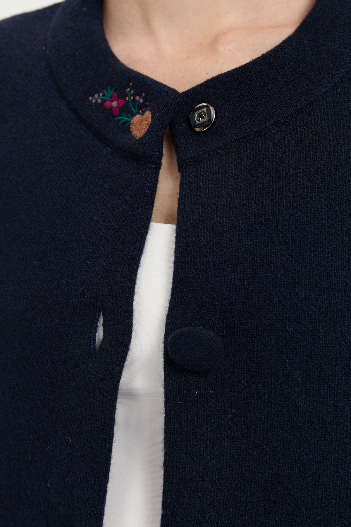 24011Kadın Dik Yaka Kolu ve Yakası İşlemeli Kısa Yün Ceket K.Lacivert