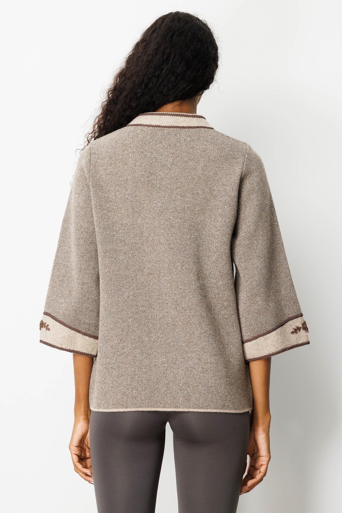 25033Kadın Dik Yaka Kolu ve Yakası Nakışlı Yün Ceket K.Bej