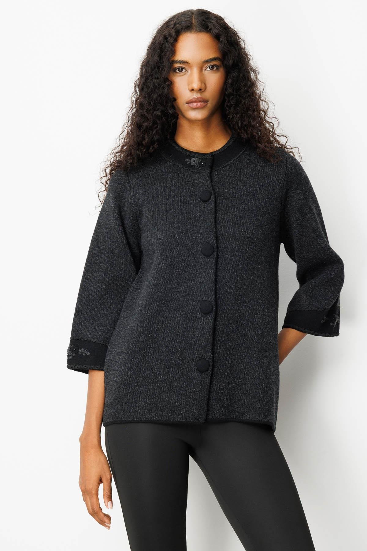 25033Kadın Dik Yaka Kolu ve Yakası Nakışlı Yün Ceket Siyah