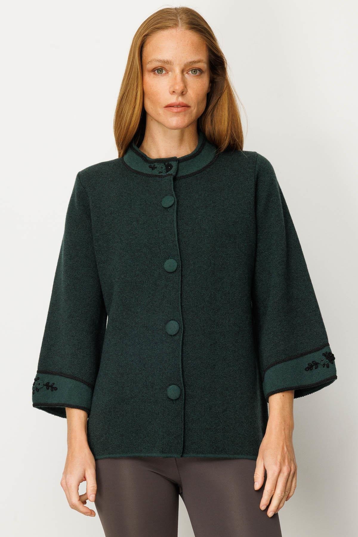 25033Kadın Dik Yaka Kolu ve Yakası Nakışlı Yün Ceket Yeşil