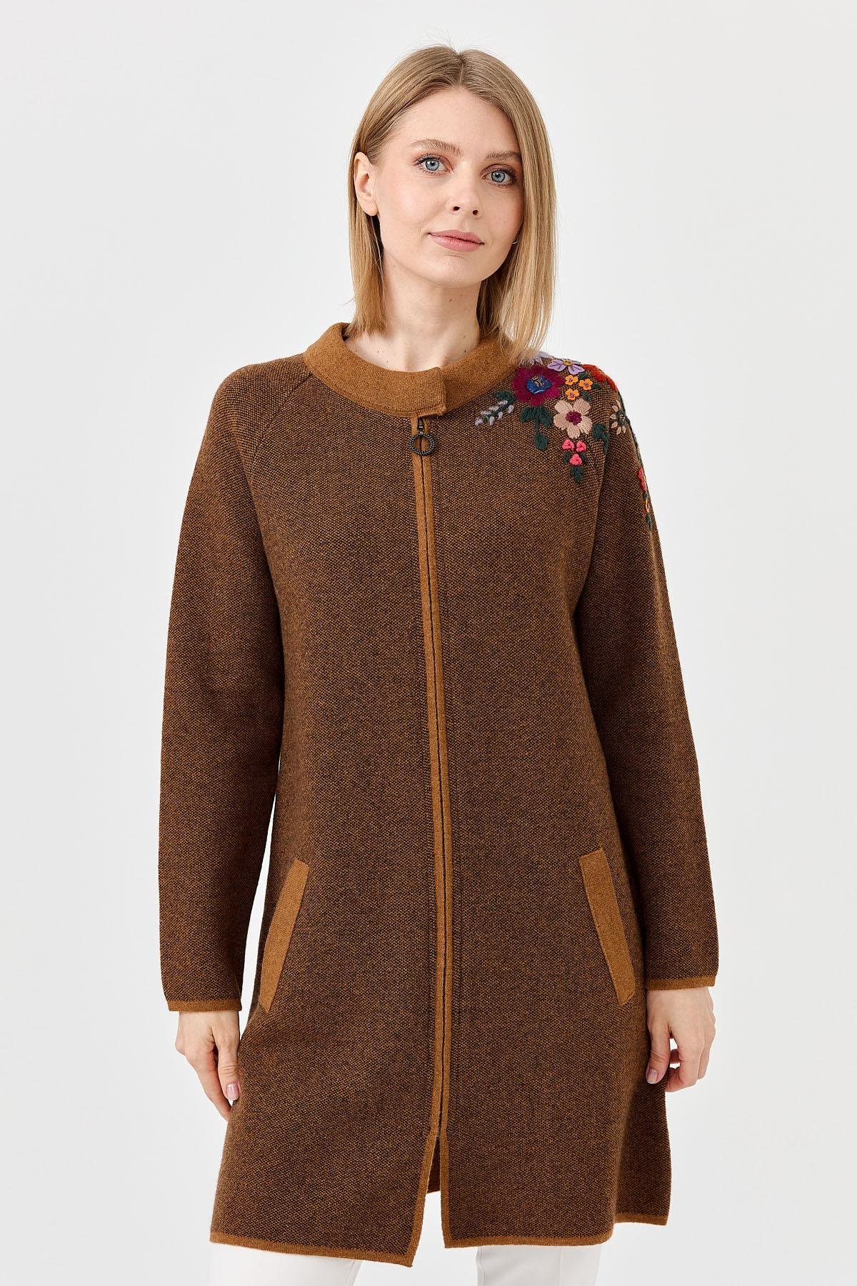 22010Kadın Dik Yaka Omuzu Nakış İşlemeli Uzun Yün  Kaban K.taba