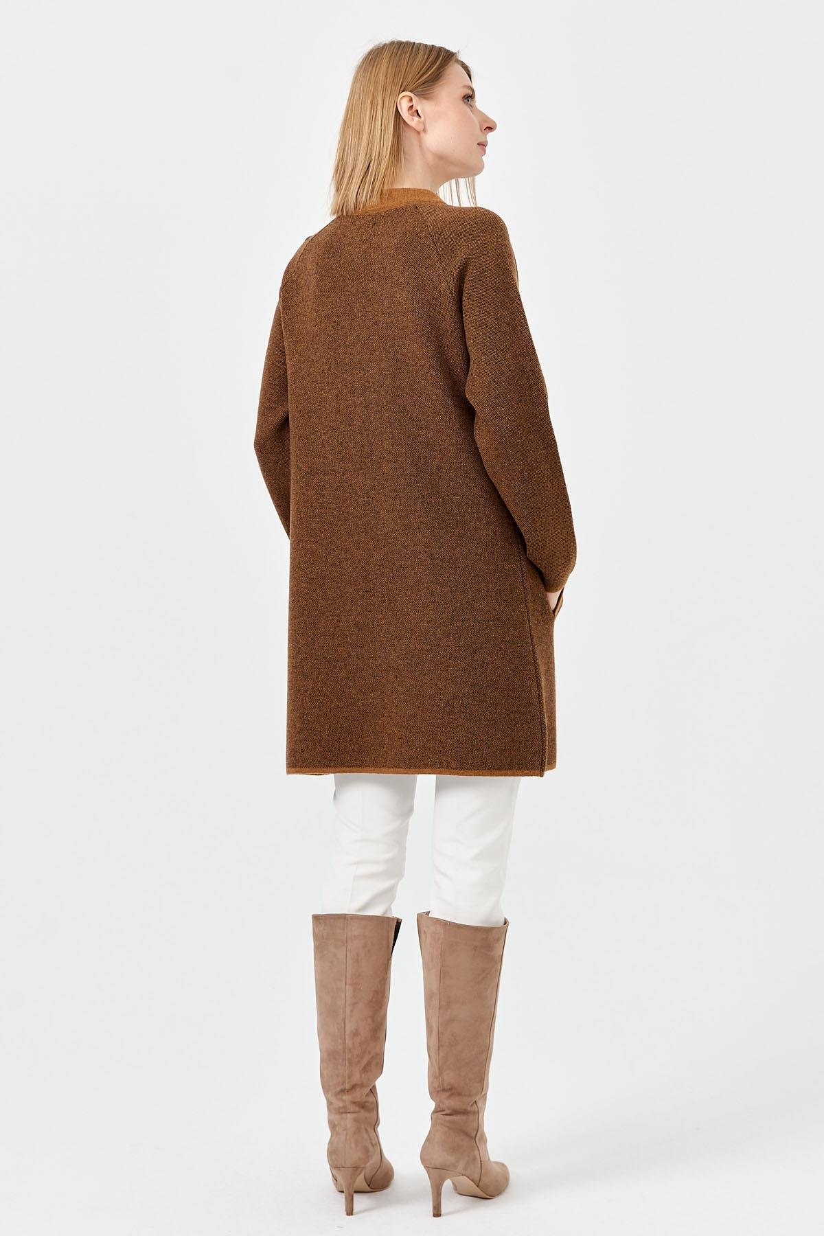 22010Kadın Dik Yaka Omuzu Nakış İşlemeli Uzun Yün  Kaban K.taba