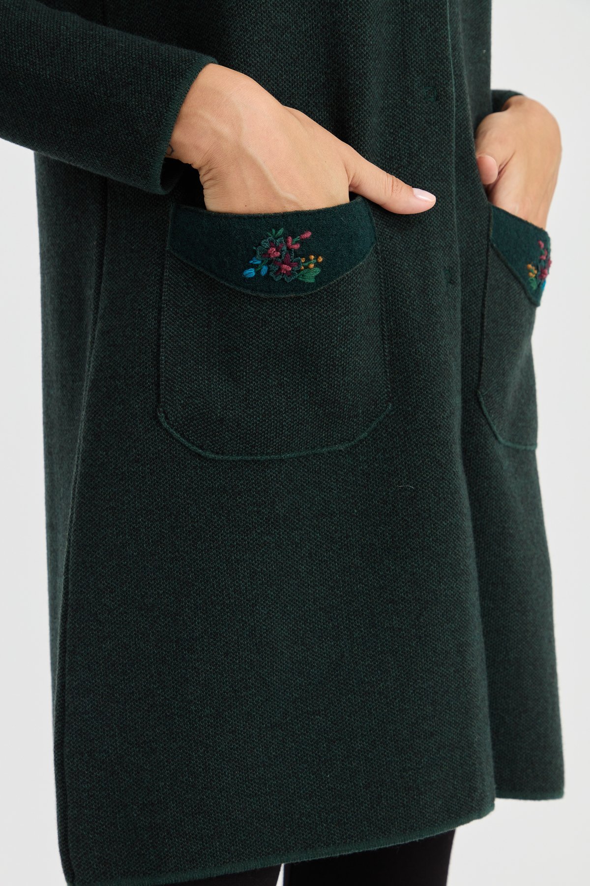 23007Kadın Dik Yaka Omzu ve Cebi İşlemeli Uzun Yün Kaban Yeşil