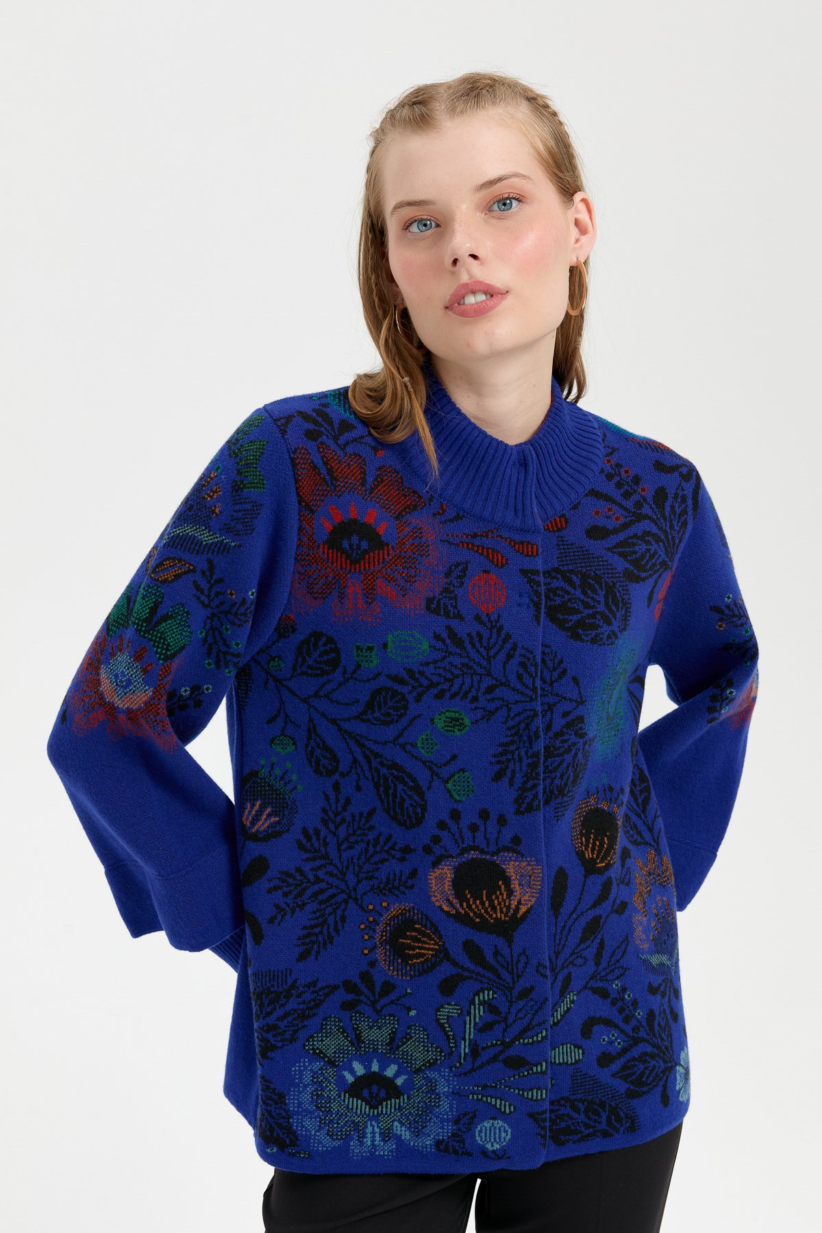 24050Kadın Dik Yaka Önü Renkli Çiçekli Kısa Yün Ceket K.S.Mavi