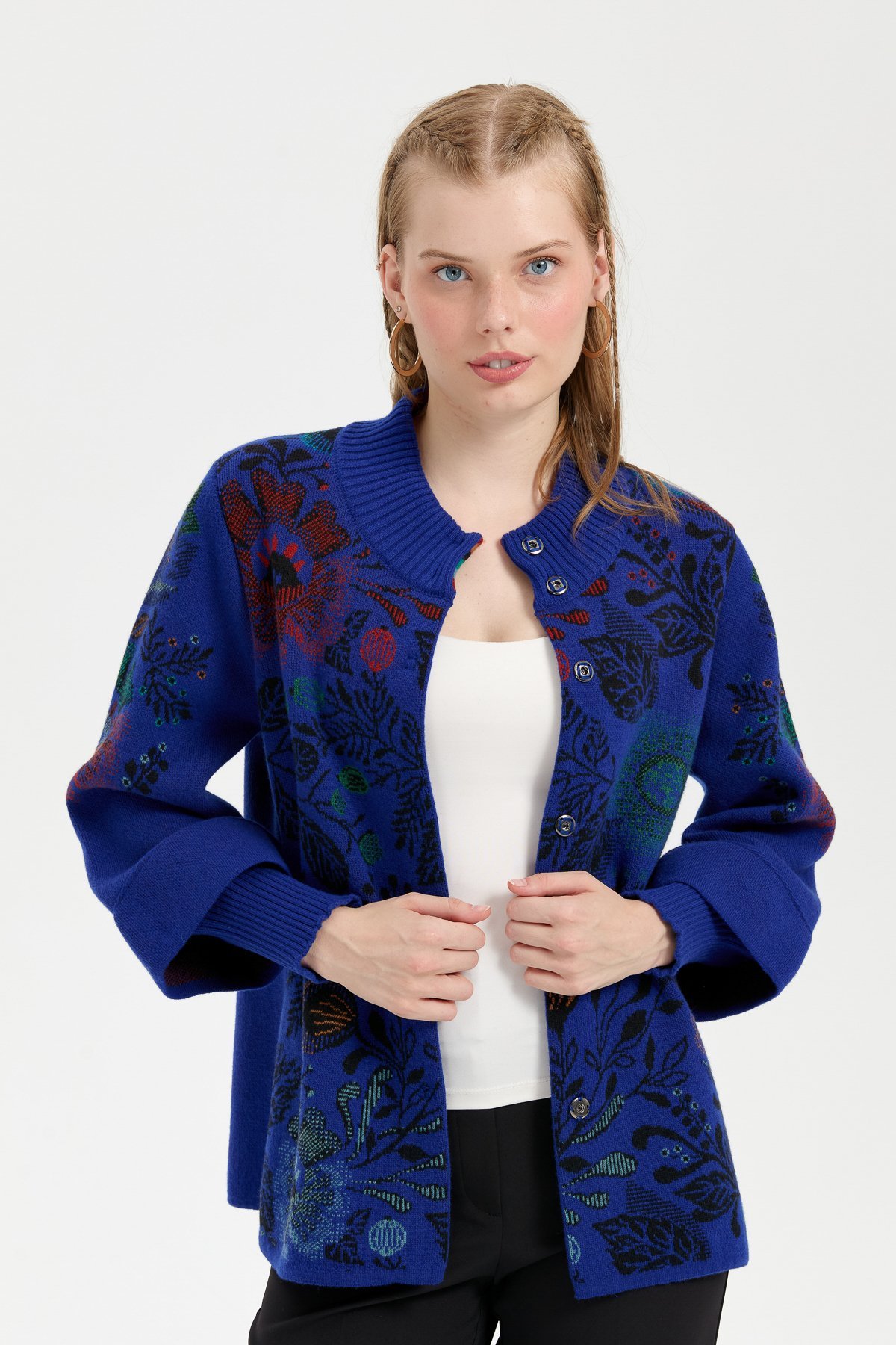 24050Kadın Dik Yaka Önü Renkli Çiçekli Kısa Yün Ceket K.S.Mavi