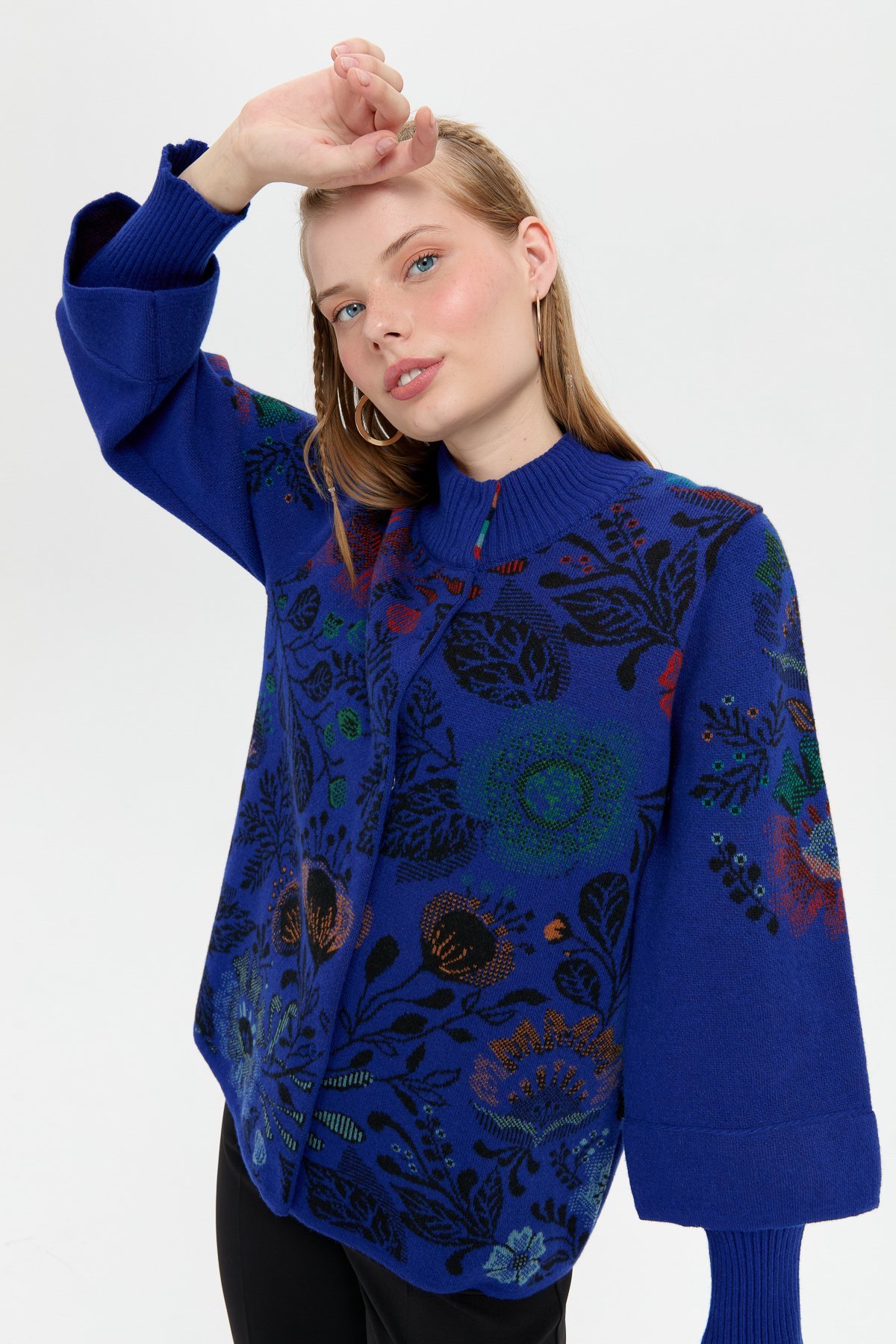 24050Kadın Dik Yaka Önü Renkli Çiçekli Kısa Yün Ceket K.S.Mavi