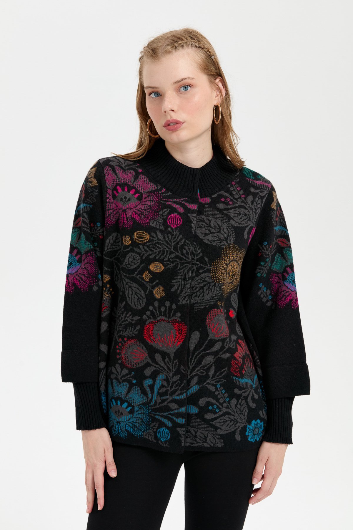 24050Kadın Dik Yaka Önü Renkli Çiçekli Kısa Yün Ceket Siyah