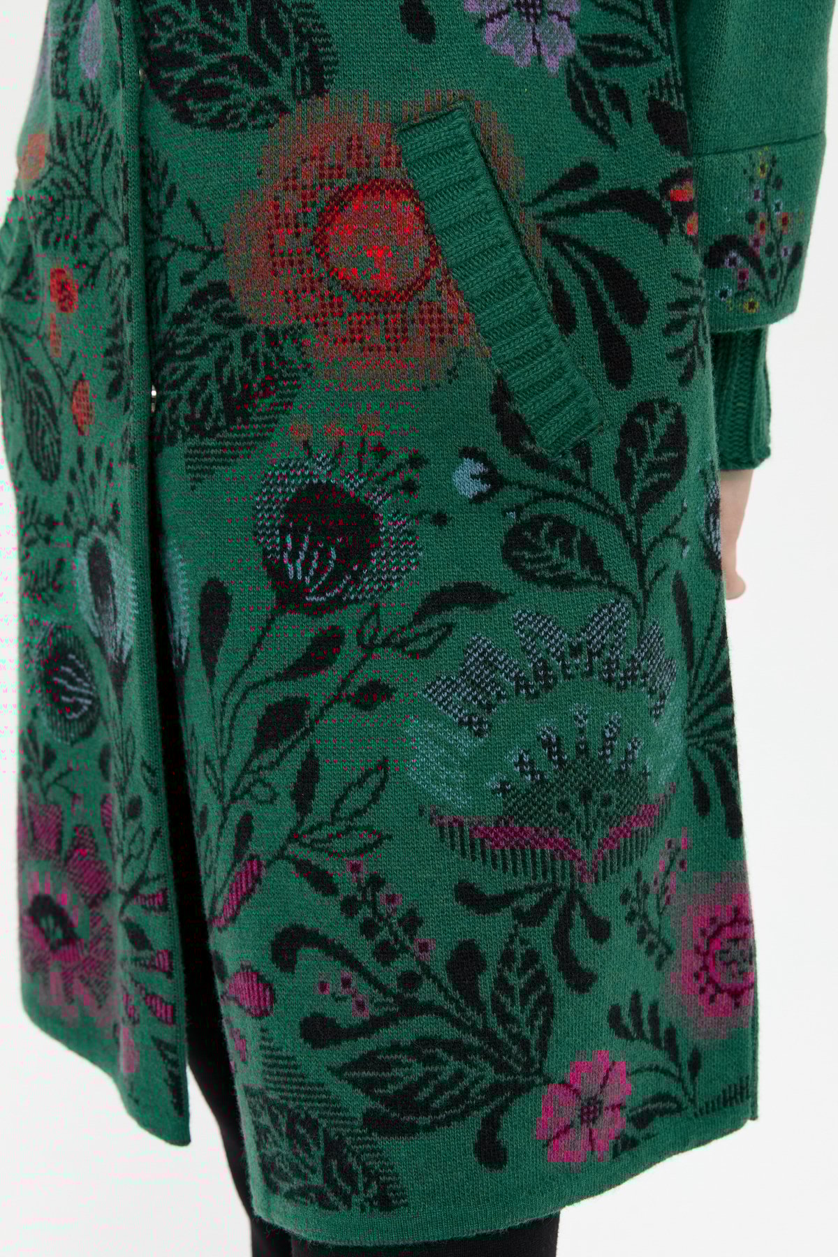 24051Kadın Dik Yaka Önü Renkli Çiçekli Uzun Yün Kaban Ö.Başı