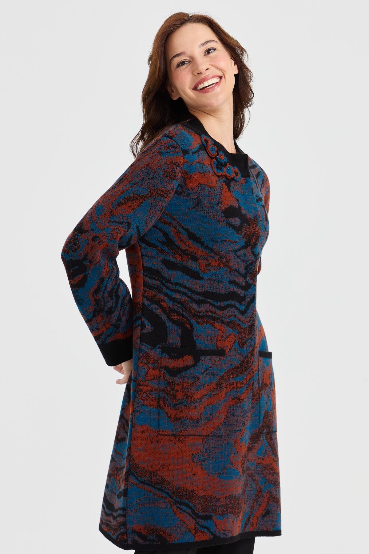 23126Kadın Dik Yaka Renkli Dalga Desenli Uzun Yün Kaban Siyah