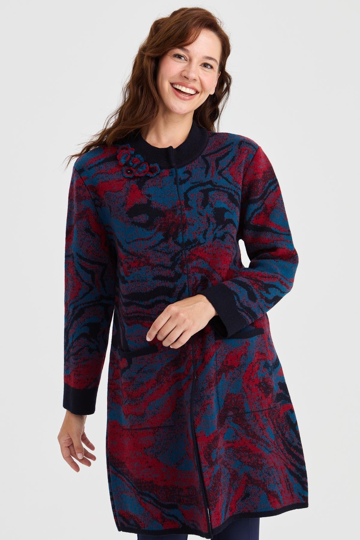23126Kadın Dik Yaka Renkli Dalga Desenli Uzun Yün Kaban K.Lacivert