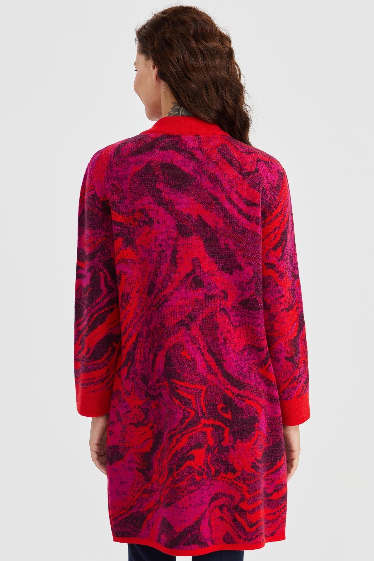 23126Kadın Dik Yaka Renkli Dalga Desenli Uzun Yün Kaban Mercan