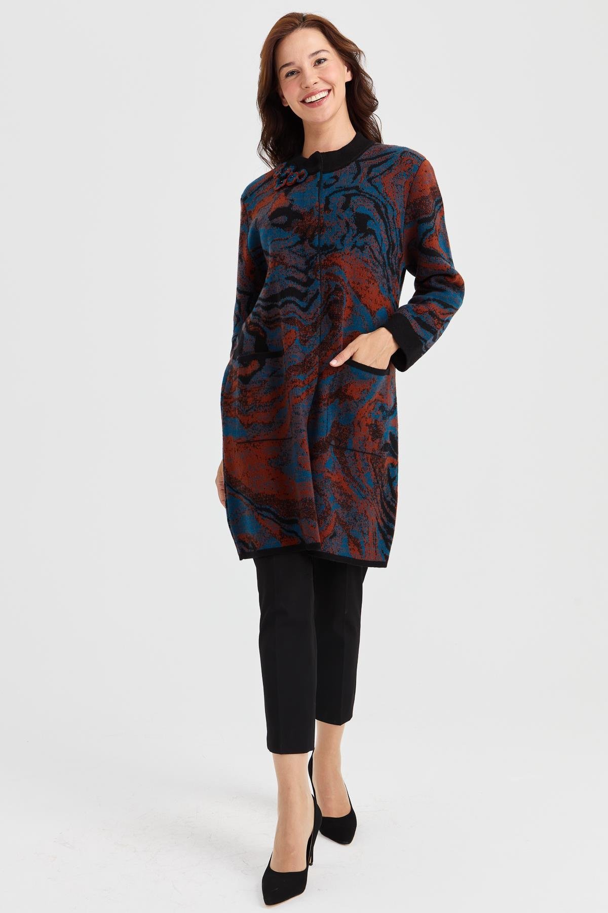 23126Kadın Dik Yaka Renkli Dalga Desenli Uzun Yün Kaban Siyah