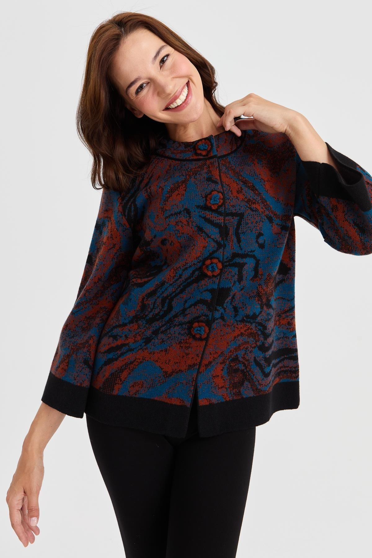 23125Kadın Dik Yaka Renkli Dalga Desenli Yün Kaban Siyah