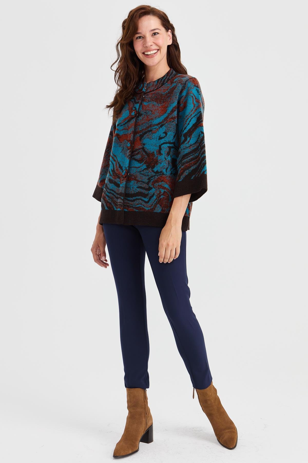 23125Kadın Dik Yaka Renkli Dalga Desenli Yün Kaban K.Kahve