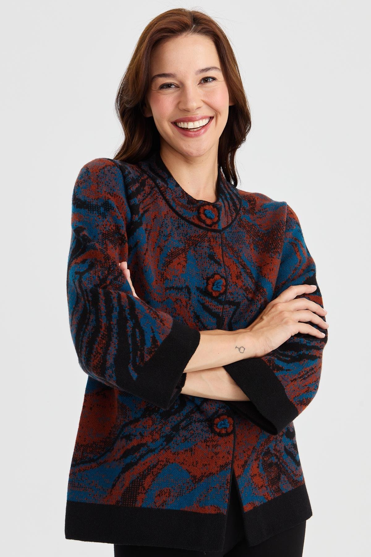 23125Kadın Dik Yaka Renkli Dalga Desenli Yün Kaban Siyah