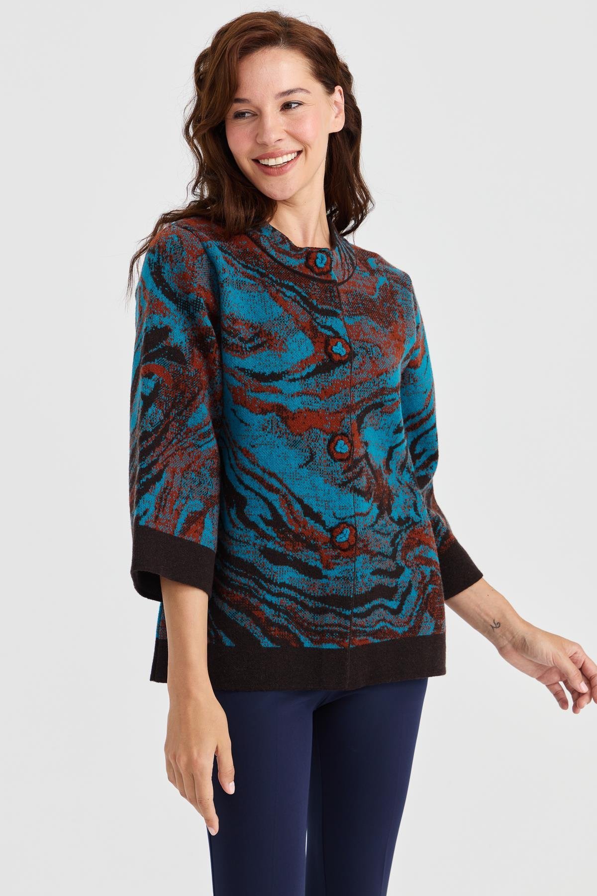 23125Kadın Dik Yaka Renkli Dalga Desenli Yün Kaban K.Kahve