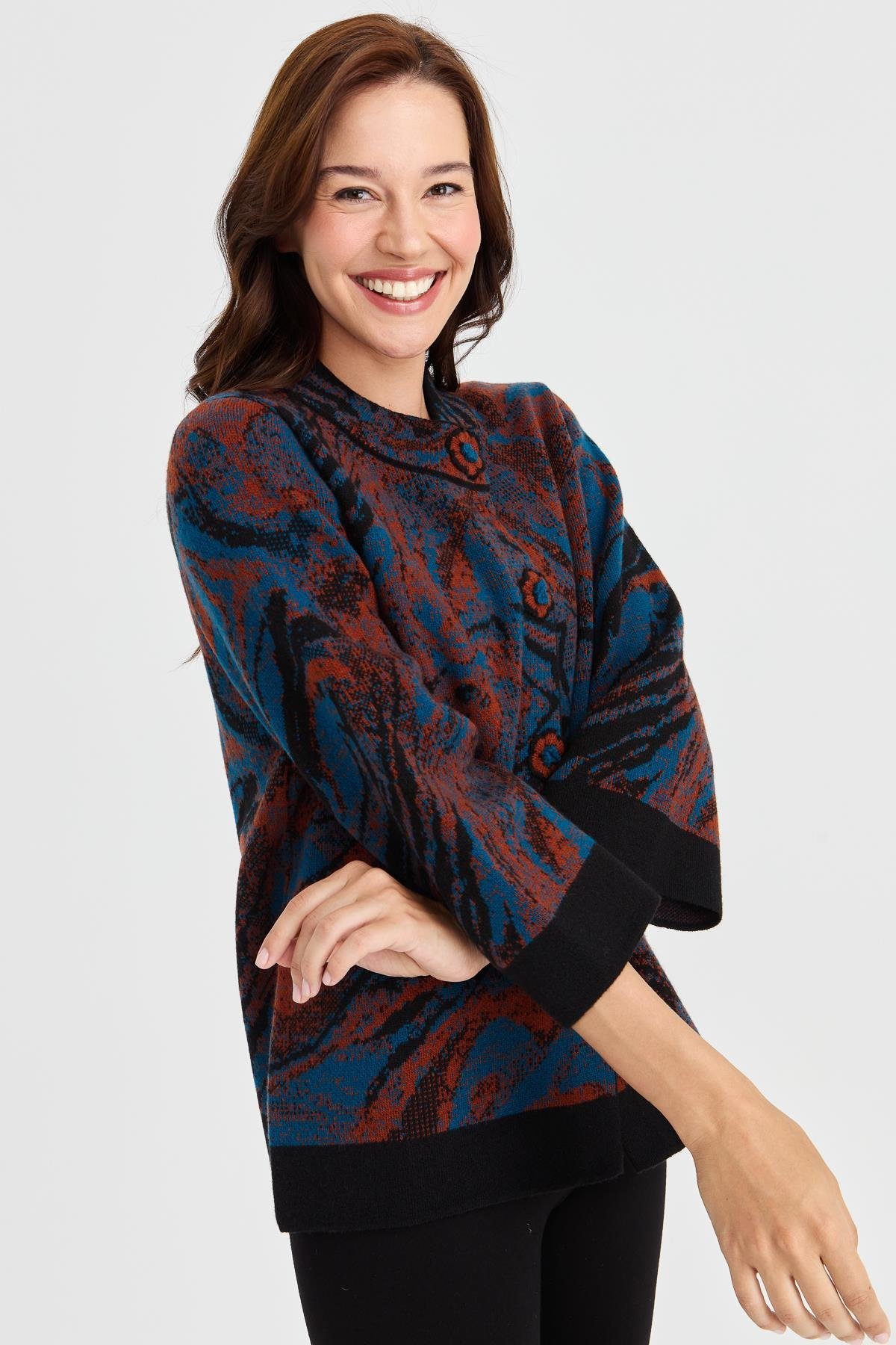 23125Kadın Dik Yaka Renkli Dalga Desenli Yün Kaban Siyah