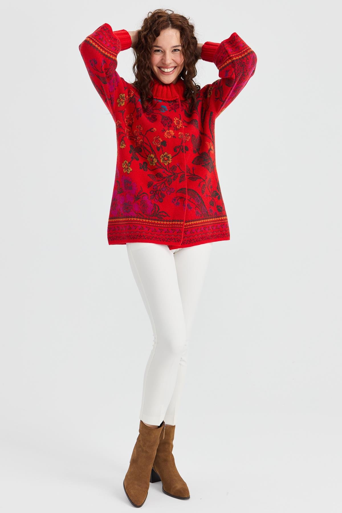 23017Kadın Dik Yaka Sarmaşık Çiçekli Yün Kaban Mercan
