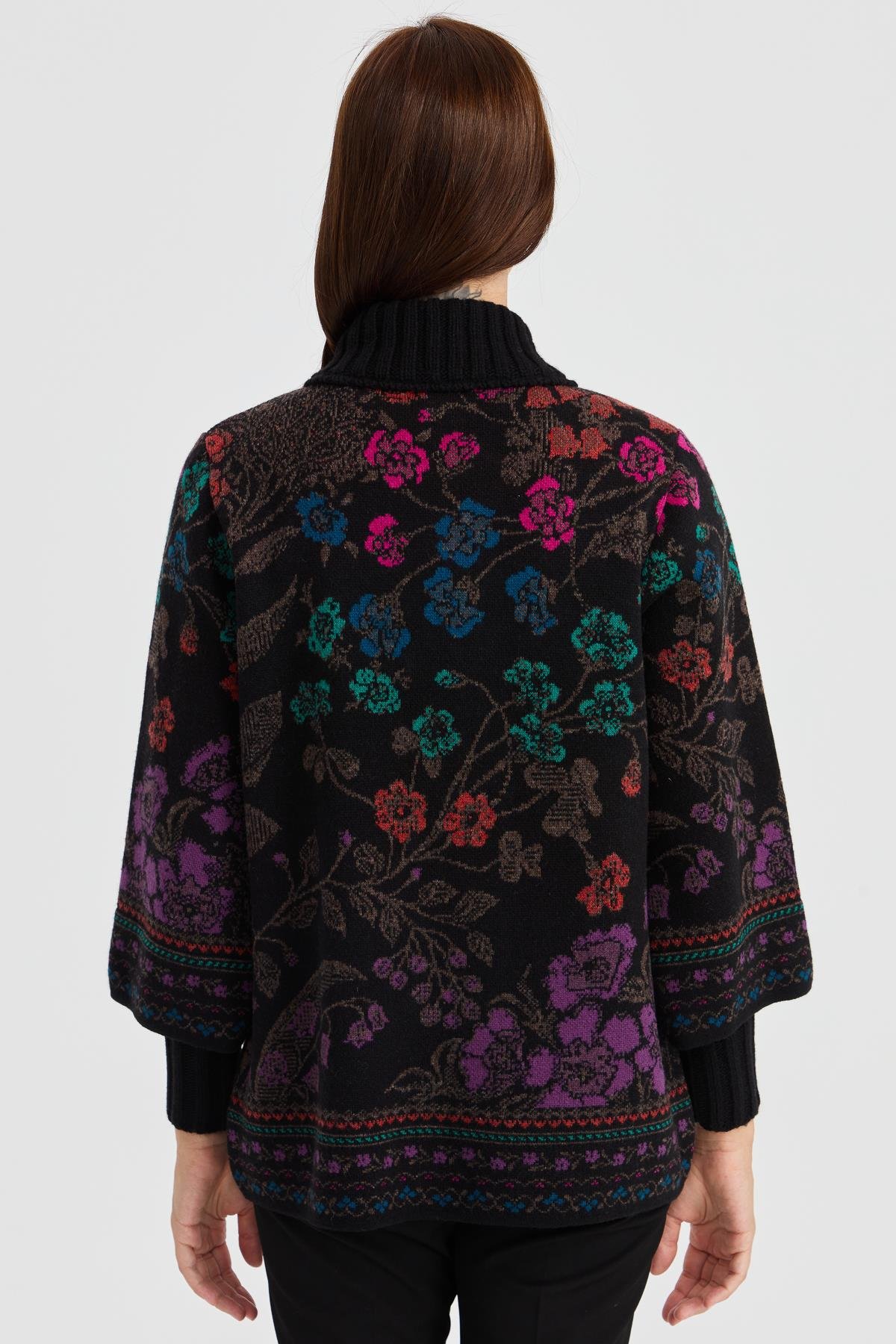 23017Kadın Dik Yaka Sarmaşık Çiçekli Yün Kaban Siyah