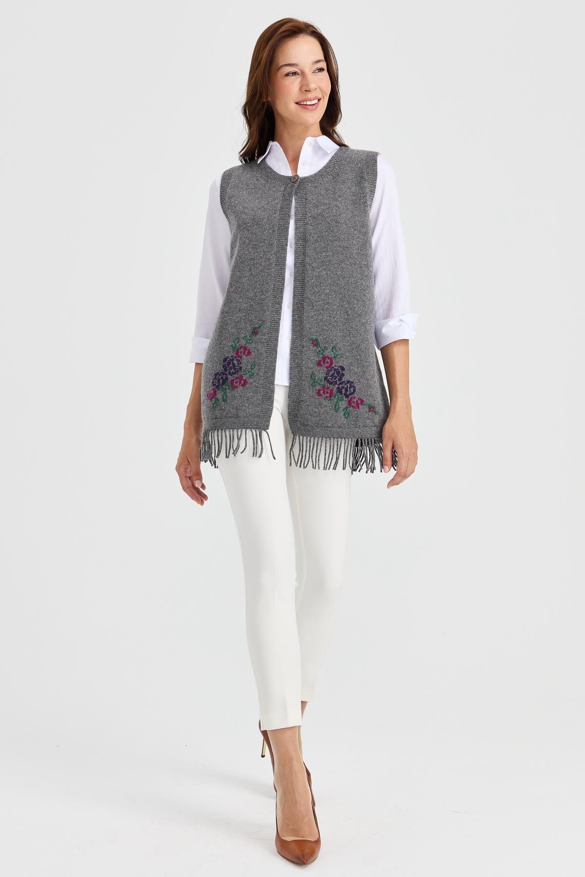 23225Kadın Eteği Çiçekli Püsküllü Yelek Füme