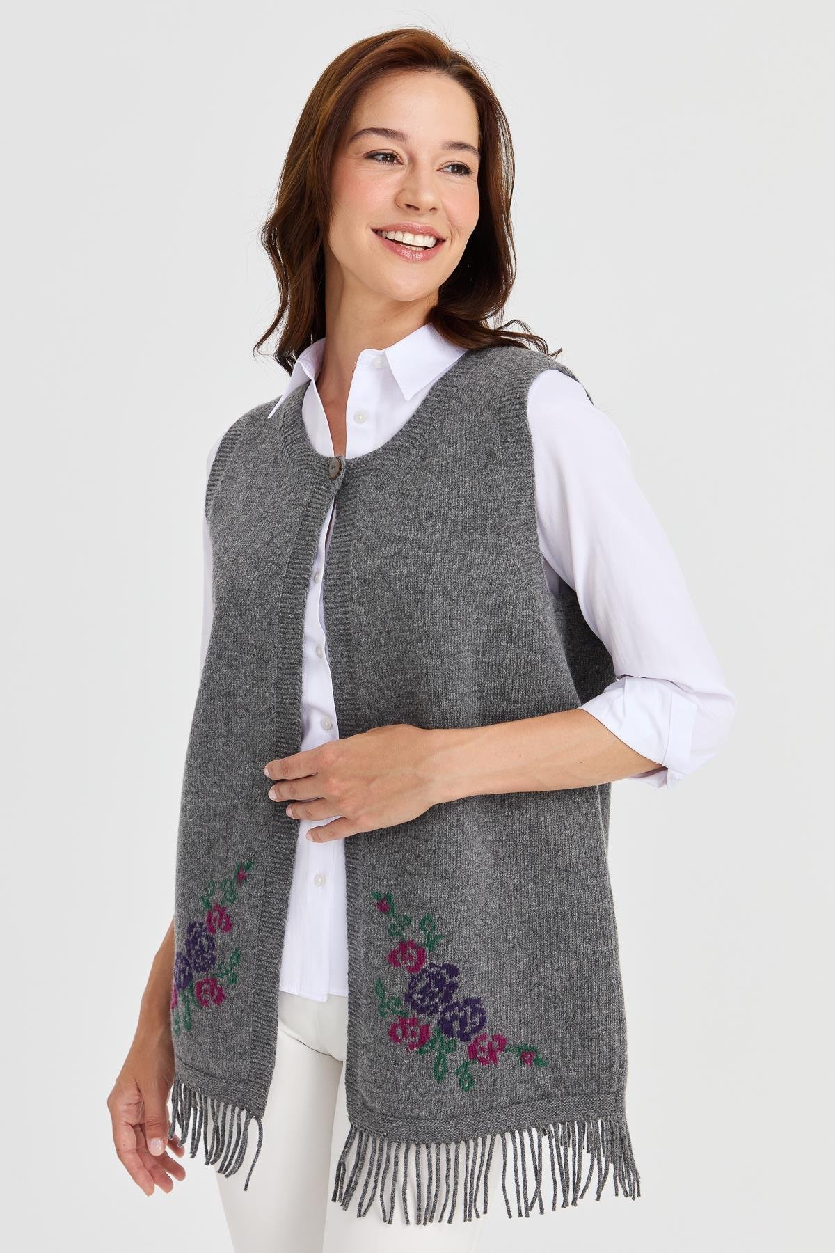 23225Kadın Eteği Çiçekli Püsküllü Yelek Füme