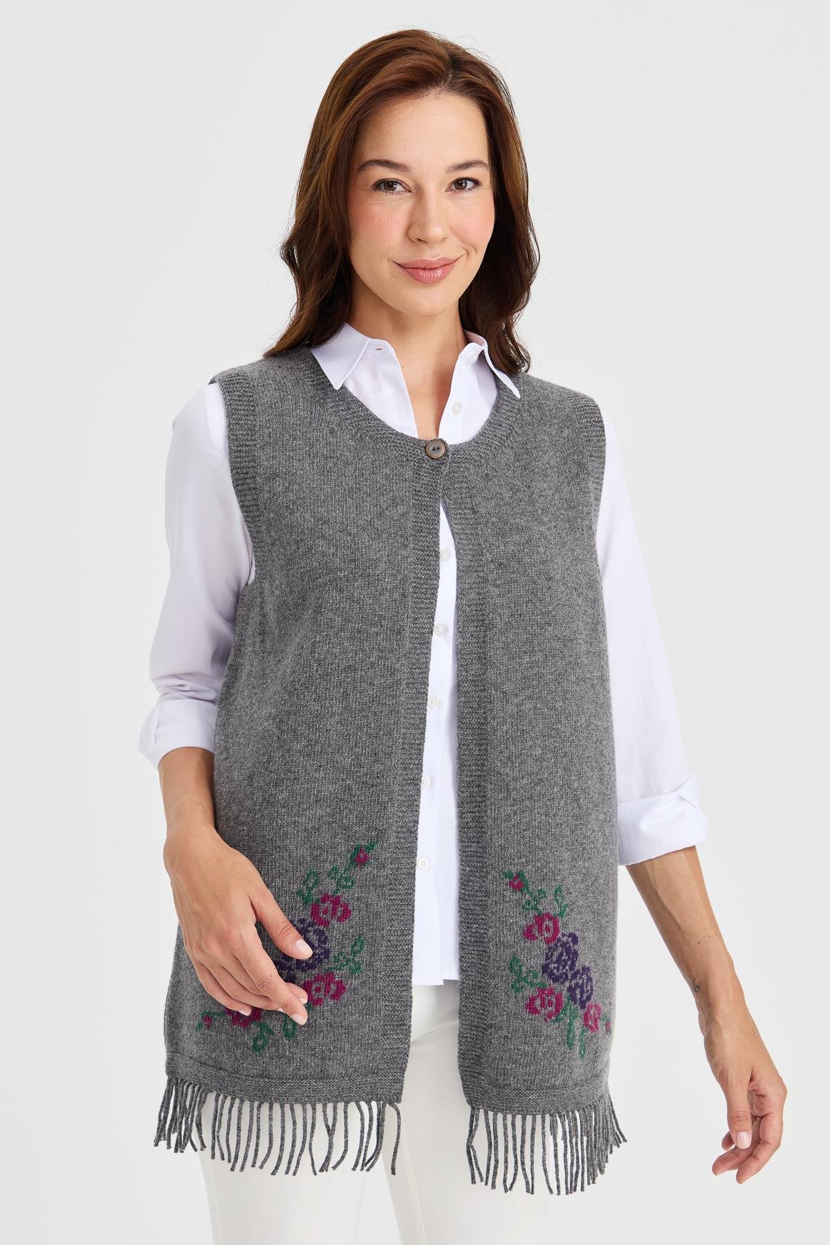 23225Kadın Eteği Çiçekli Püsküllü Yelek Füme