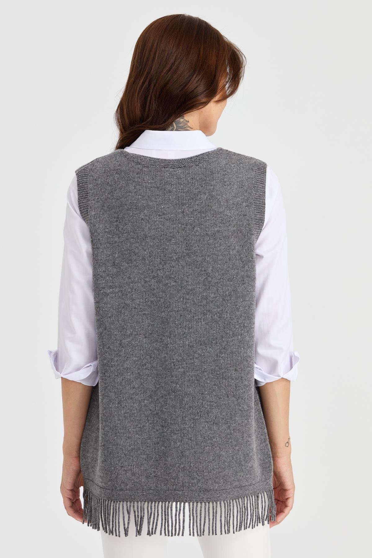 23225Kadın Eteği Çiçekli Püsküllü Yelek Füme