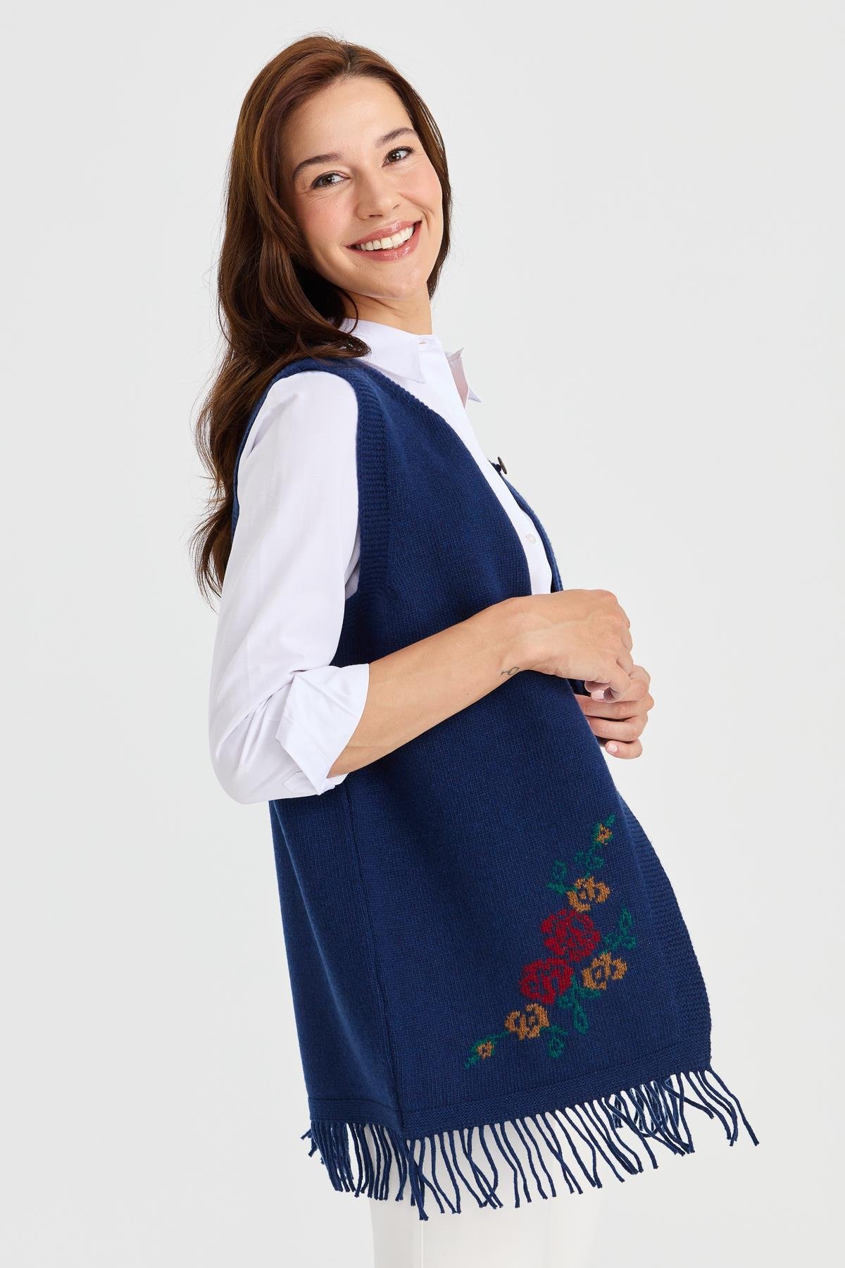 23225Kadın Eteği Çiçekli Püsküllü Yelek İndigo