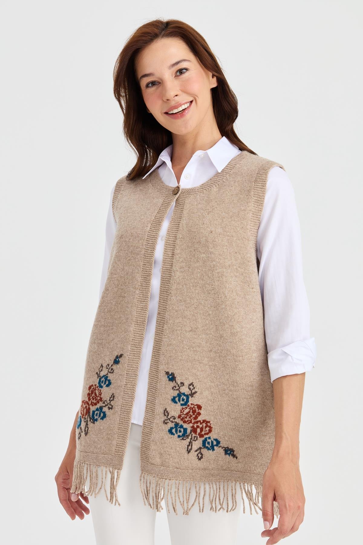 23225Kadın Eteği Çiçekli Püsküllü Yelek K.Bej